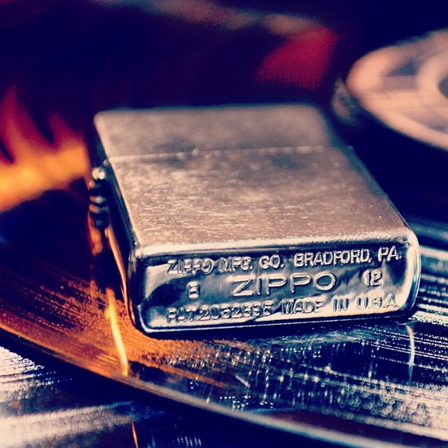 5-ly-do-dan-ong-su-dung-bat-lua-zippo